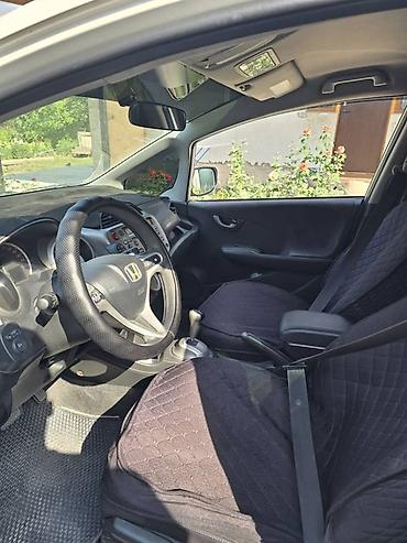 хунчи авто: Honda Jazz: 2010 г., 1.4 л, Робот, Бензин, Хэтчбэк — 6