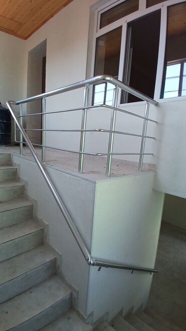 Pilləkən məhəccərləri: Şəkillərdə müxtəlif layihələr və tərtibat nümunələri göstərilib — 20