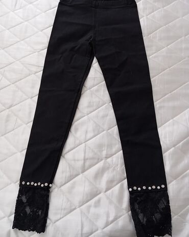 crne pantalone prate liniju tela ravne nogavice: Nove pantalone