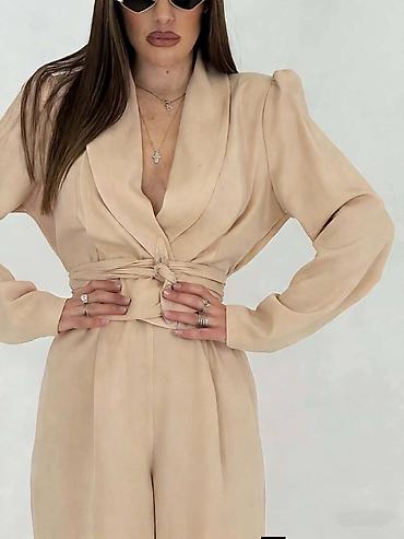 Kombinezoni: Ženski elegantni kombinezon sa rever kragnom i dugim rukavima. - — 4