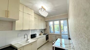 южные микрорайоны: СРОЧНО 🚨 Продаётся 3-комнатная квартира 📍 ул. Тыныстанова / Л