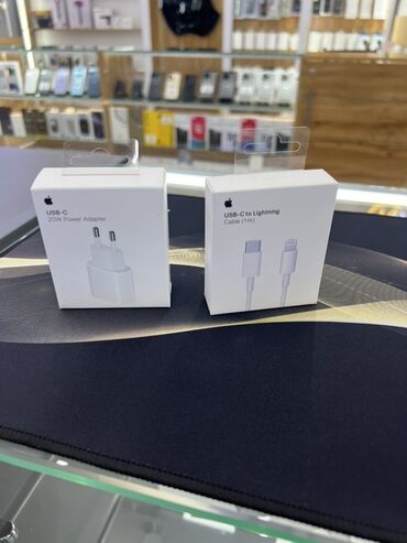кейс для наушника: Набор для быстрой зарядки Apple: - Сетевой адаптер Apple USB‑C 20W