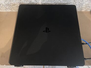 PS4 Slim 1TB satılır 	•	2 pult 	•	2 oyun diski (GTA 5, FIFA 17)