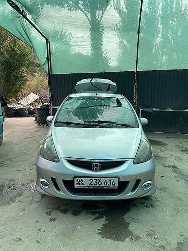 Honda Jazz: 2003 г., 1.4 л, Кол менен иштөөчү, Бензин, Хетчбек — 2