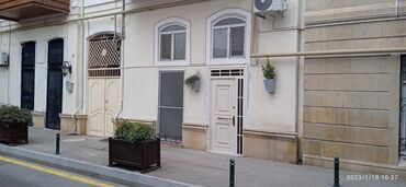 Kommersiya daşınmaz əmlakının satışı: Tecili!!!Şəhərin mərkəzində Əlövsət Quliyev 123 küçəsində yerləşən ( — 5