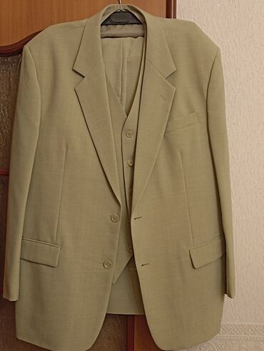 Куртки: Срочно продаю мужские костюмы, размеры 50/6, 52, 54, пр-во Турции и
