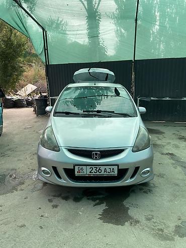 Honda Jazz: 2003 г., 1.4 л, Кол менен иштөөчү, Бензин, Хетчбек — 1