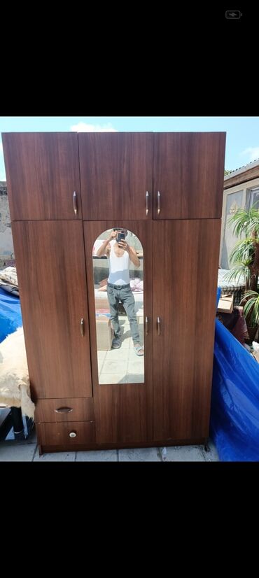 Dolablar: İşlənmiş, 3 qapılı Düz dolab, Qarderob, paltar dolabı