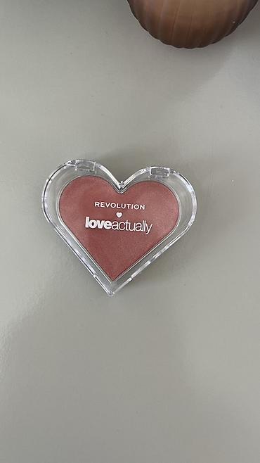 temiz deri: Ənlik Makeup Revolution Yeni — 1