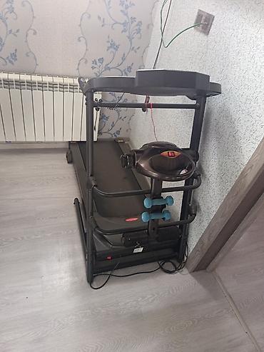 İdman və istirahət: Qaçış trenajoru – elektrikli, konsollu model - İdarəetmə paneli: LCD — 3