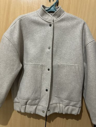 свадебное платье для беременных напрокат: Два верхних изделия в минималистичном стиле. 1) Светло‑серый