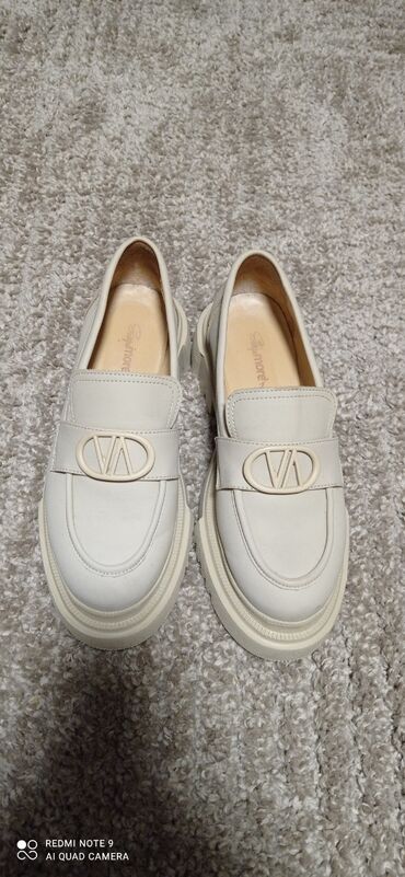 Shoes: Loafers, 40