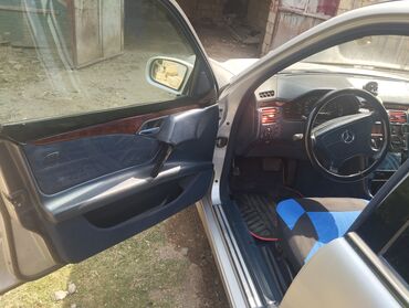 Mercedes-Benz: Mercedes-Benz E-Class: 2.2 l | 1998 il Sedan — 10