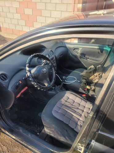 Продажа авто: Toyota Yaris: 2004 г., 1.6 л, Механика, Бензин