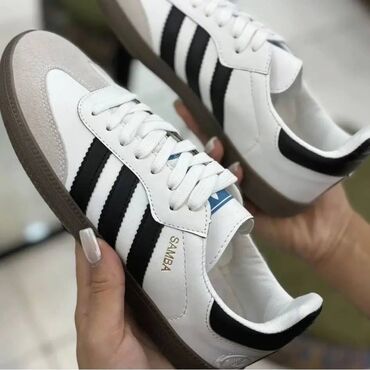 Patike: Adidas Samba patike

Novo
Brojevi 36 do 41

fb Moja Kupovina 1 — 2