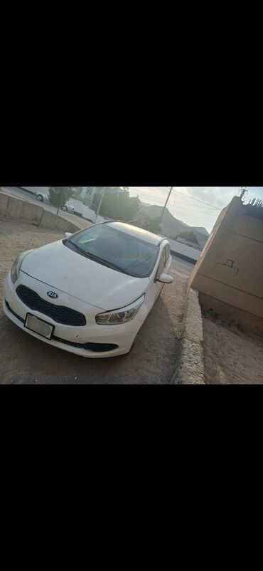сотиладиган машиналар: Kia Ceed: 2014 г., 1.4 л, Механика, Бензин, Хэтчбэк