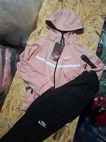 Komplet trenerke: Deciji komoleti 14 
Cena 3000 din — 4