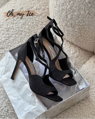 вечерняя обувь: Черные женские туфли Jimmy Choo с открытым носком и ремешками. Модель