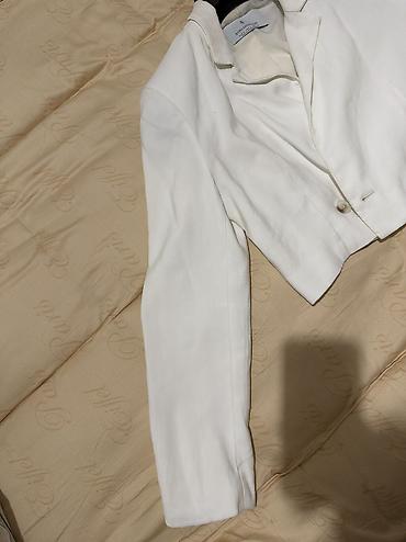 crop: Brend: Stradivarius Model: Qısa formalı qadın blazer-jaket Rəng: Ağ — 6