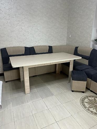 silver kitchen: Кухонный уголок с мягкими сиденьями и табуретами - Комплектация — 2