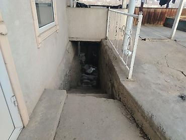 Продажа коттеджей и домов: Продается жилой дом с двором. - Планировка: несколько изолированных — 7