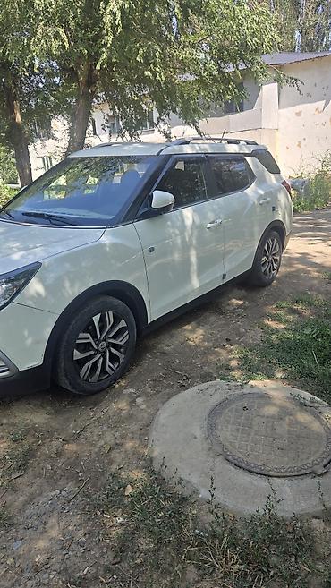 боковая: Ssangyong Tivoli: 2018 г., 1.6 л, Автомат, Дизель, Кроссовер — 1