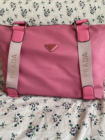 Сумки: Продаю дорожную сумку !(PRADA MİLANO) В розовом цвете До10 кг