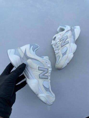 Women's Sneakers and athletic shoes: New balance 9060 patike

Novo
Brojevi 36 do 46

fb Moja Kupovina 1 — 8