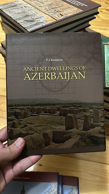 Digər: Memarlığa aid kitablar satılır. Yenidir, istifadə edilməyib. Üç dildə — 16