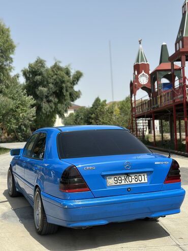 Mercedes-Benz: Mercedes-Benz 220: 2.2 l | 1998 il Sedan — 6