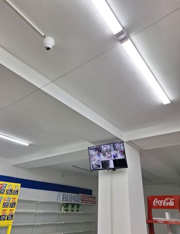 Видеонаблюдение: Белая цилиндрическая IP-камера Hikvision с кронштейном — 24