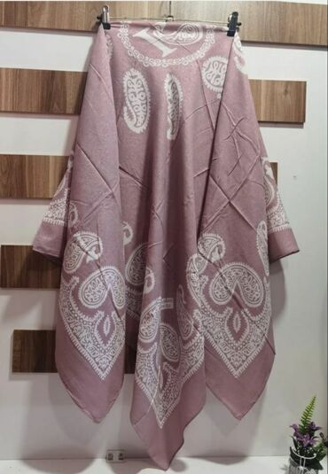 Baş geyimləri: Kəlağayılar. Bu kəlağayıların içi boş K hərfi ilə yazılıdı. Materialı — 9