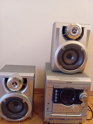 kohne maqintafon: Samsung mini Hi-Fi audio sistemi – 2 ədəd akustik kolonka və mərkəzi — 1