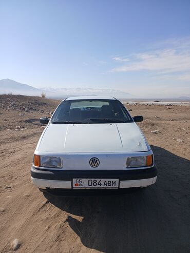 Volkswagen: Volkswagen Passat: 1988 г., 1.8 л, Механика, Бензин, Седан