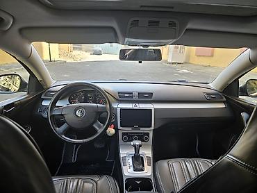 Volkswagen: Volkswagen Passat: 1.8 l | 2010 il Sedan — 17