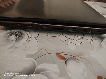 asus j101: ASUS noutbuk - Ekran: 15.6" (şüşəli parlaq panel) - Əməliyyat — 2