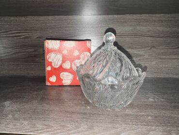 вазочки: Сахарницы, одна с крышкой, вторая без и вазочка маленькая декоративная