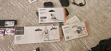 Видеокамеры: Sony AZ 1 mini камера и идеальном состоянии и с множеством креплений — 6