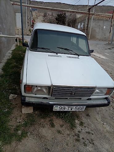 vaz panel: LADA 2107, ağ rəng, sedan. Texniki xüsusiyyətlər: - Benzin mühərriki — 1