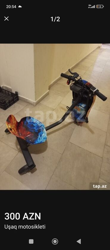 Uşaqlar üçün nəzərdə tutulmuş bu elektrikli motosiklet, qırmızı və