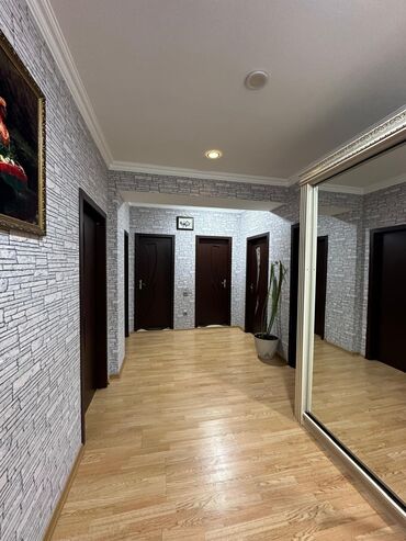 Mənzil kirayələyirəm: 3 otaqlı, 120 kv. m — 10