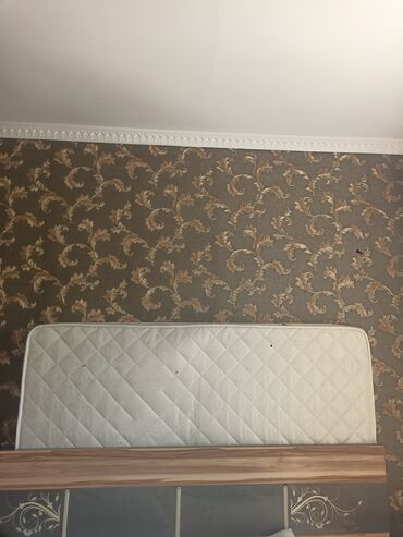 Ev və bağ: 2 metr 2 santi uzunu,1 metr 60 santi eni Matras satilir tezedi 1 ve ya