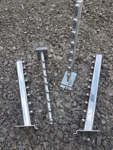 Metal axtaran aparatlar: Mağaza asılqanı üçün metal “toplu” konsollar dəsti. - Material: xrom