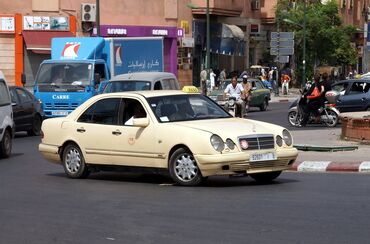 vuruq avtomobillerin satisi: Mercedes-Benz E 220: 2.2 l. | 2000 il | Sedan at lalafo.az vuruq avtomobillerin satisi: Mercedes-Benz E 220: 2.2 l. | 2000 il | Sedan