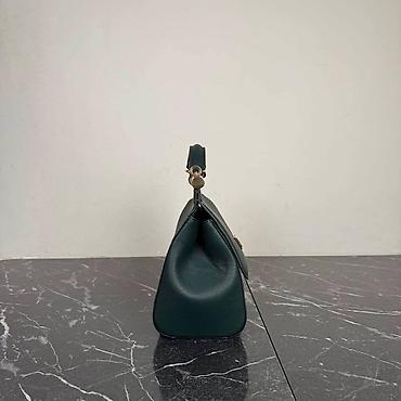mona tašnice: Elegantna ženska torba sa ručkom - Model: strukturisana torba sa — 5