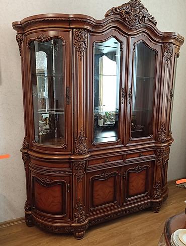 Bufetlər: Klassik üslubda vitrin-bufet - Material: təbii ağacdan hazırlanmış — 1