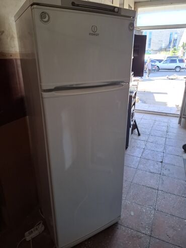 продать бу холодильник: Б/у 2 двери Indesit Холодильник Продажа, цвет - Белый