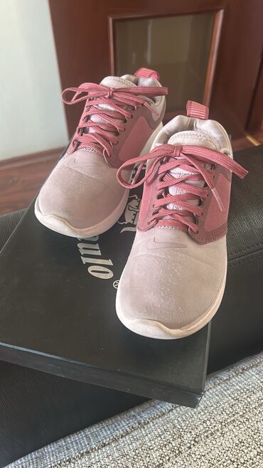 beqa üçün qadın krossovkaları: Nike, Ölçü: 35.5, İşlənmiş