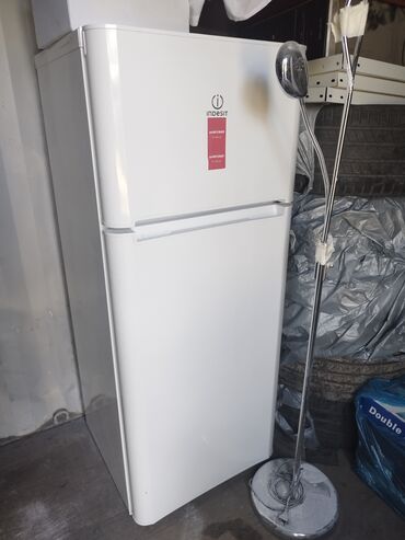 холодильника двухкамерного: Холодильник Indesit, Б/у, Двухкамерный, 55 * 145 * 45