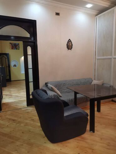 Mənzil kirayələyirəm: 5 otaqlı, 200 kv. m — 10